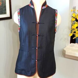 Y2K Asian 100% silk vest, size small. Pockets, clawsena buttons. Pink lining…
